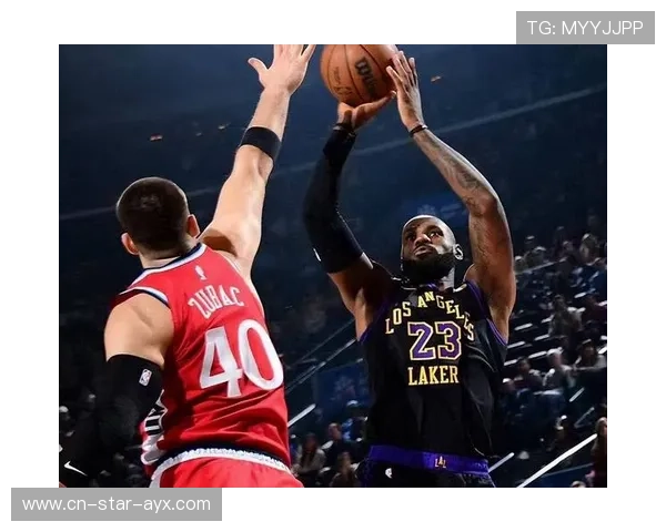 詹姆斯后仰命中关键投篮，湖人掌控局面